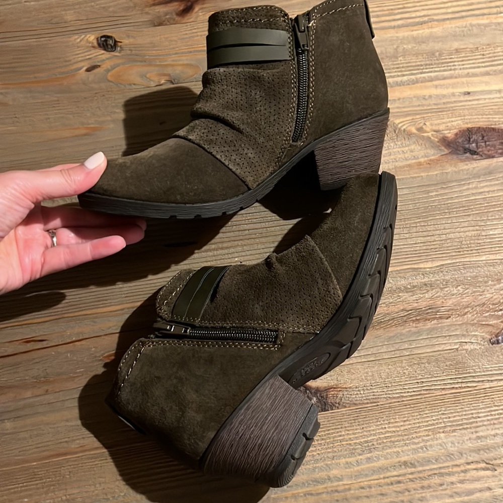 Earth Origins NWOT Suede Bootie Ankle Boots 6 - Picture 5 of 7